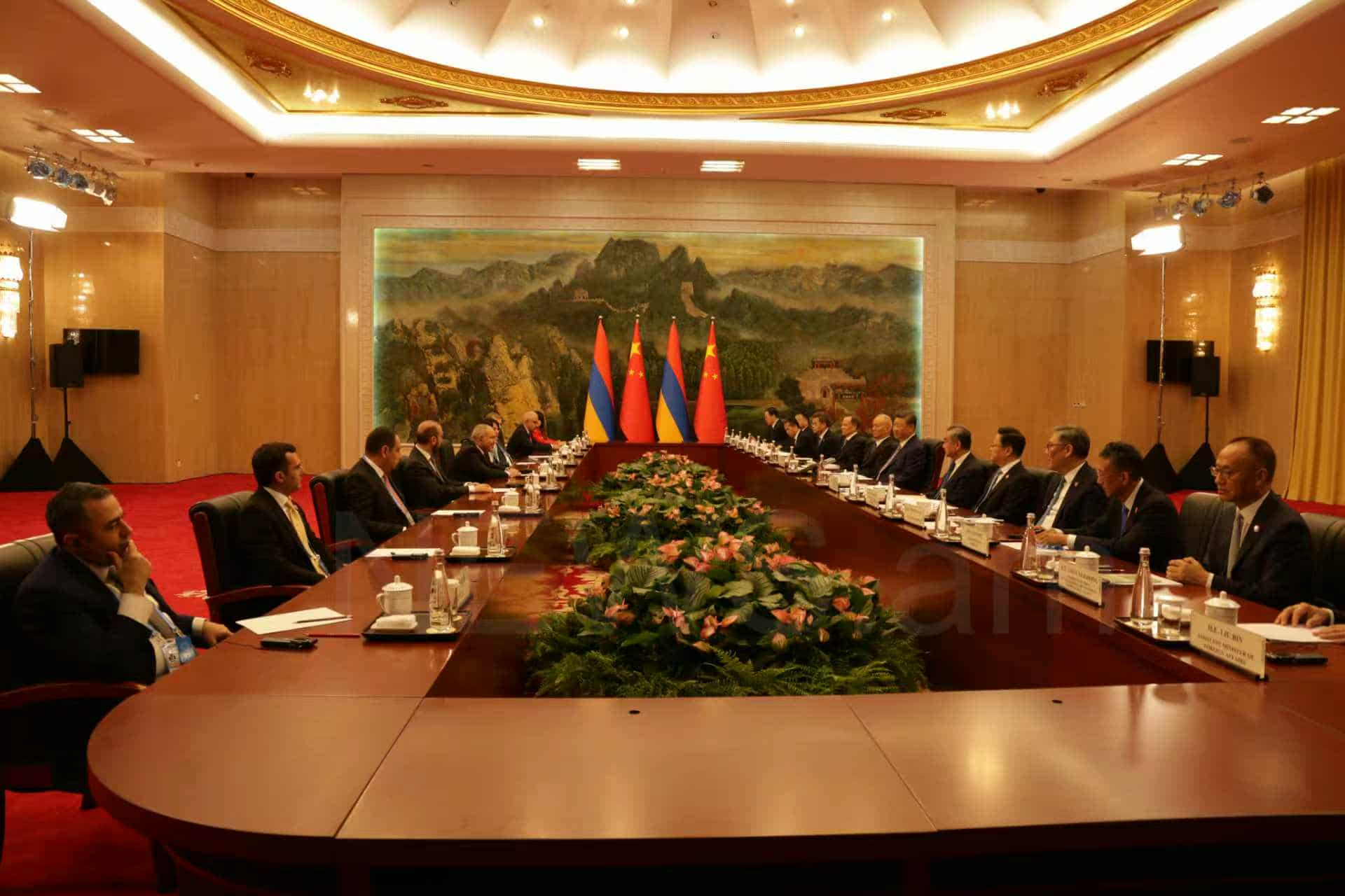 Փաշինյանը հանդիպել է Սի Ցզինպինի հետ (ֆոտո)