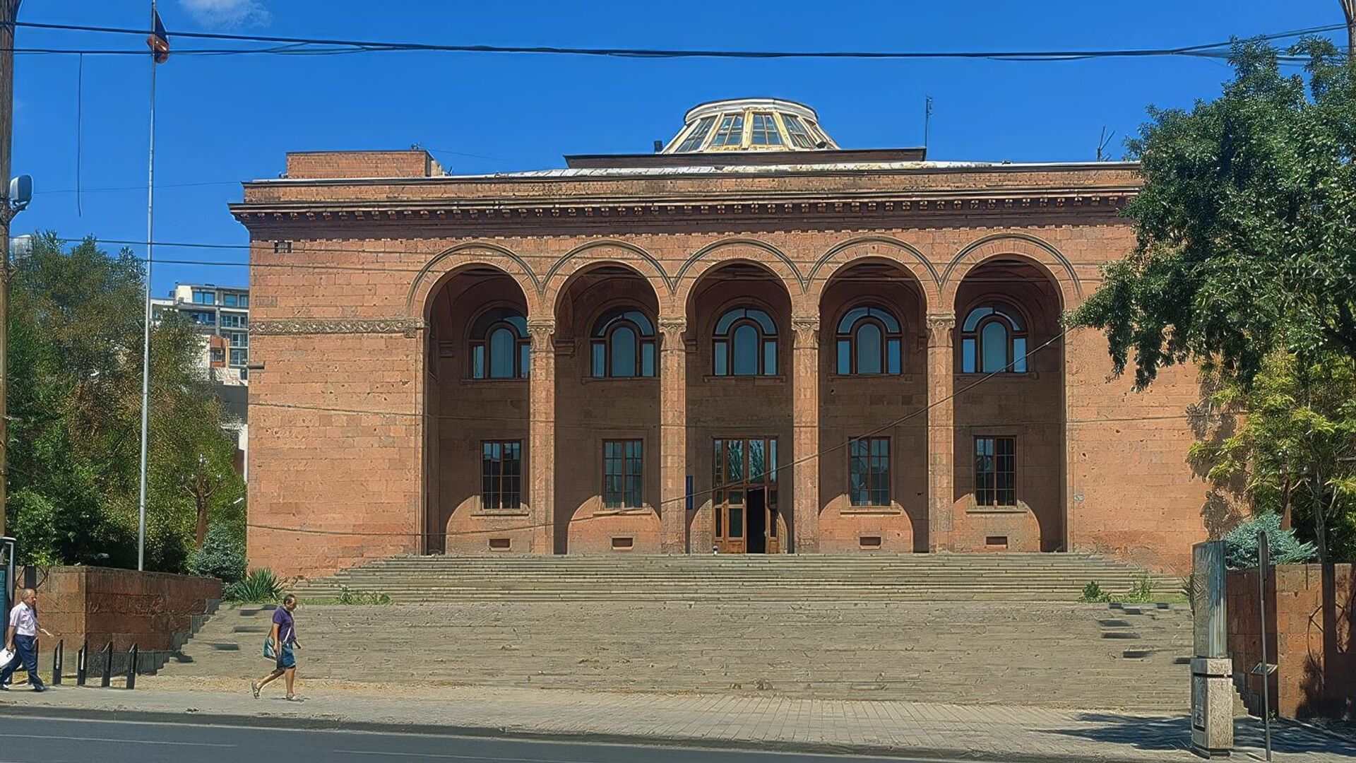 ՀՀ–ում պրոֆեսորներ և դոցենտներ չեն լինի. փորձագետը` նոր օրենքի վտանգների մասին