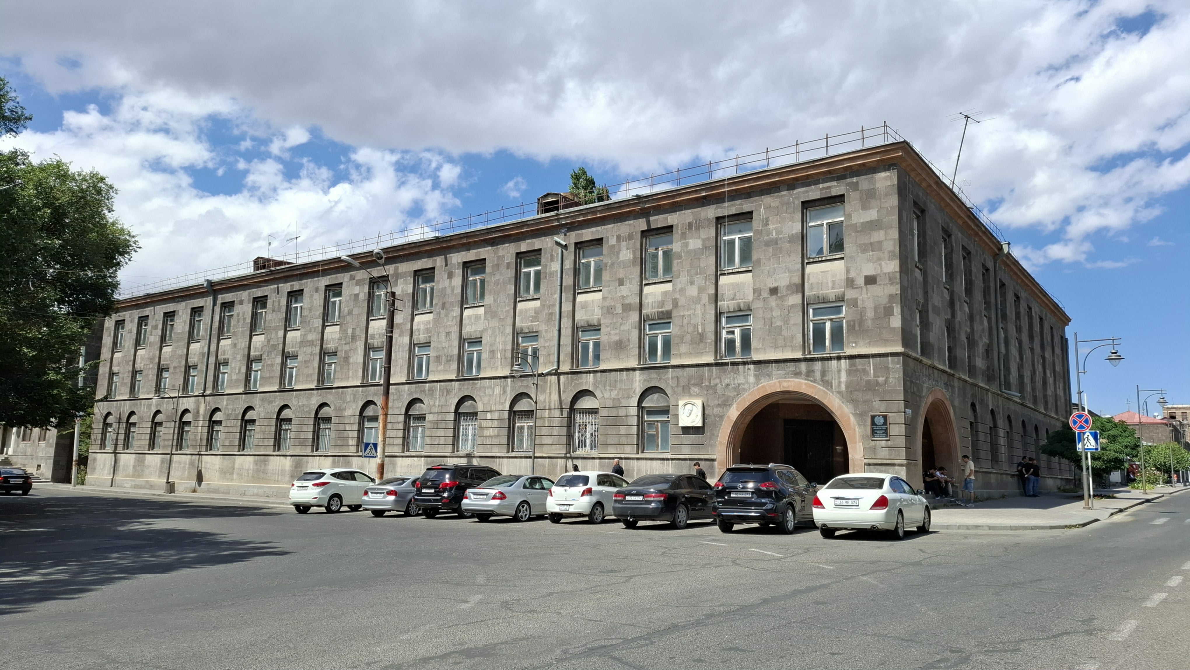 Շիրակի երկրագիտական թանգարա՞ն, թե Գյումրիում Լոզանի դպրոցի մասնաճյուղ. ում կտան Գյուլբենկյանի նախկին շենքը