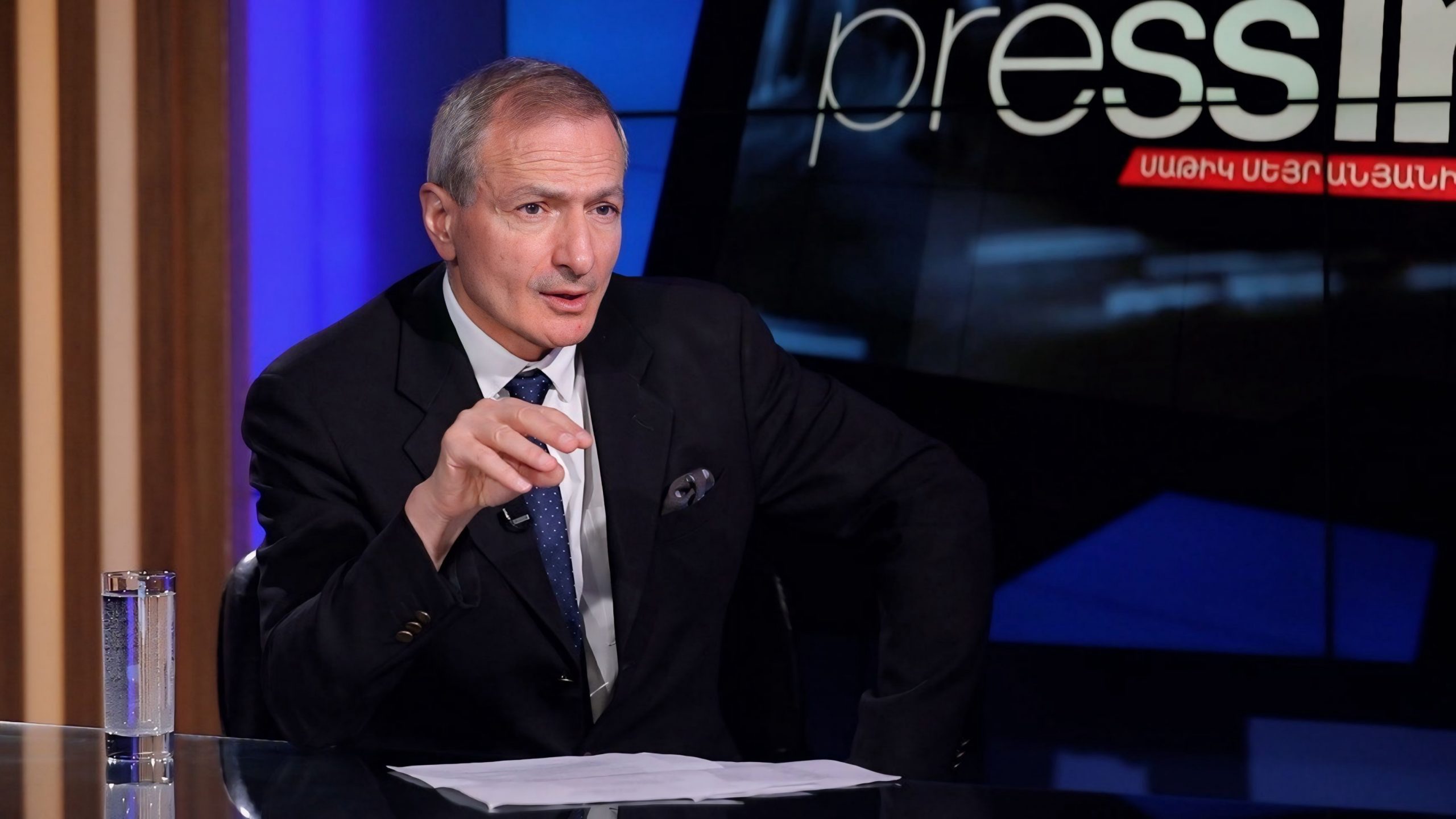 ԱՄՈԹԱԼԻ, ԽԱՅՏԱՌԱ՛Կ ՍՈ՛ՒՏ Է. ՀԱՅԱՍՏԱՆԸ ԿԴԱՏԱՐԿՎԻ, ԿԸՆԿՆԻ, ԻՆՉՊԵՍ ՓՏԱԾ ՄԻՐԳԸ՝ ԾԱՌԻՑ. ՐԱՖՖԻ-ՖԻԼԻՊ ՔԱԼՖԱՅԱՆԻ ԵՎ ԱՐԹՈՒՐ ԽԱՉԻԿՅԱՆԻ ԶՐՈՒՅՑԸ